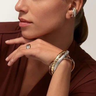 Boucle d&rsquo;oreille Trinity simple, laquée, demi-sertie