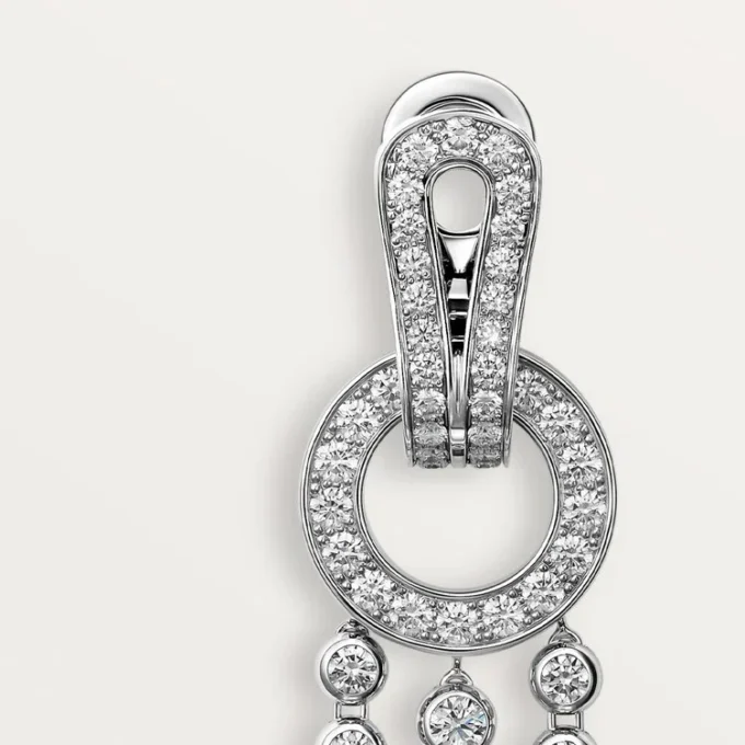 Boucles d&rsquo;oreilles à agrafe, diamants taille brillant, pavés