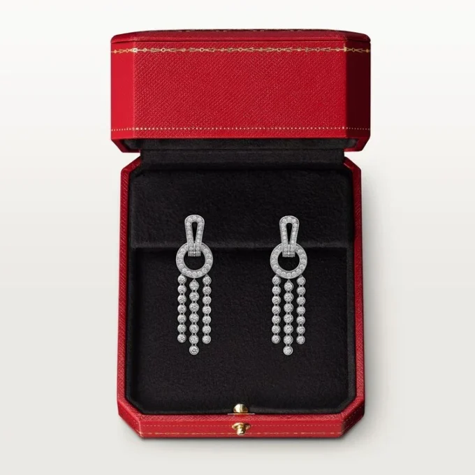 Boucles d&rsquo;oreilles à agrafe, diamants taille brillant, pavés