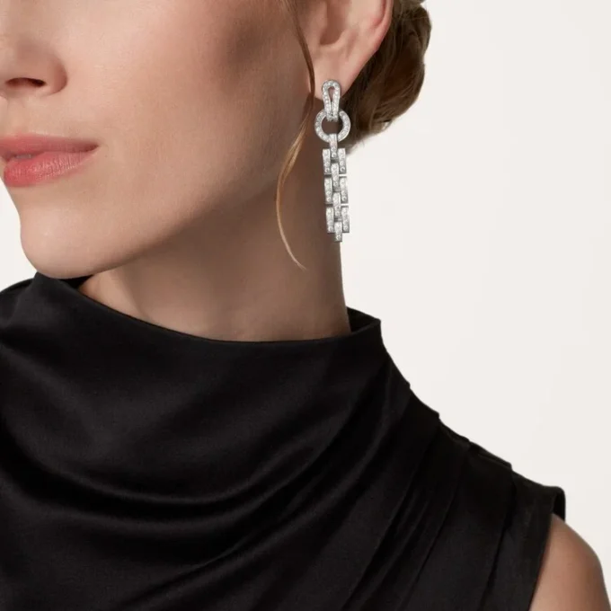 Boucles d&rsquo;oreilles Agrafe – Or blanc, diamants – Cartier