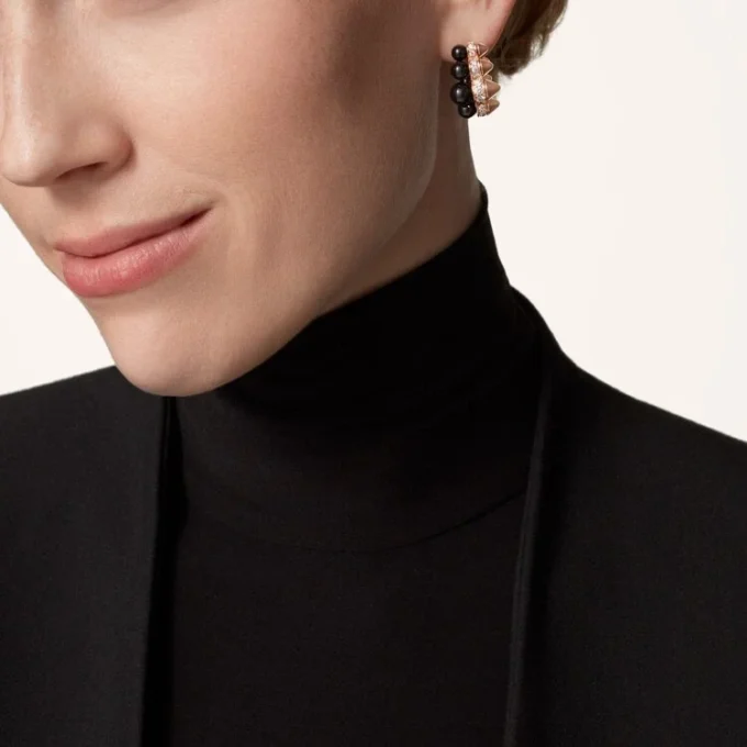 Boucles d&rsquo;oreilles créoles Clash de Cartier, onyx, modèle extra-large, diamants