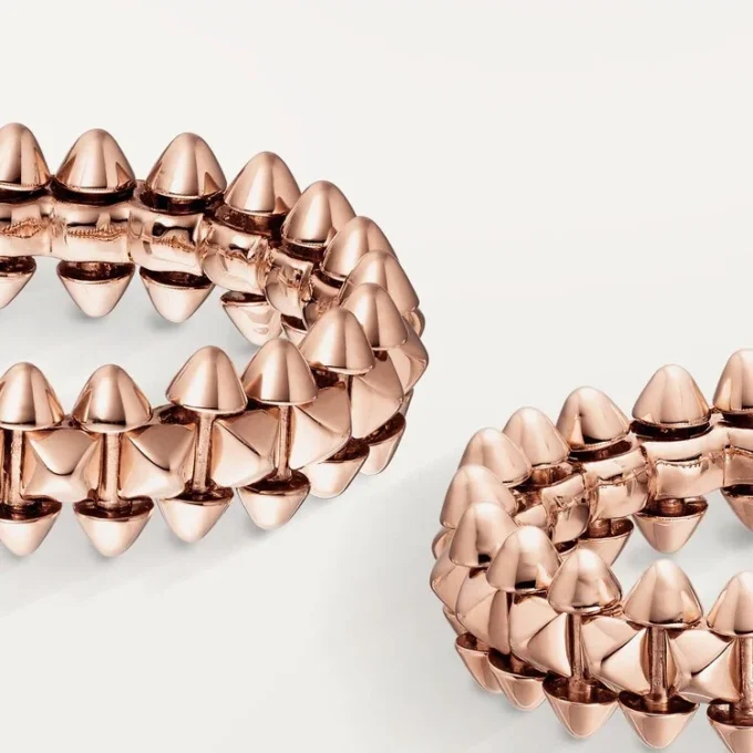 Boucles d&rsquo;oreilles créoles Clash de Cartier – Or rose, petit modèle | Cartier US