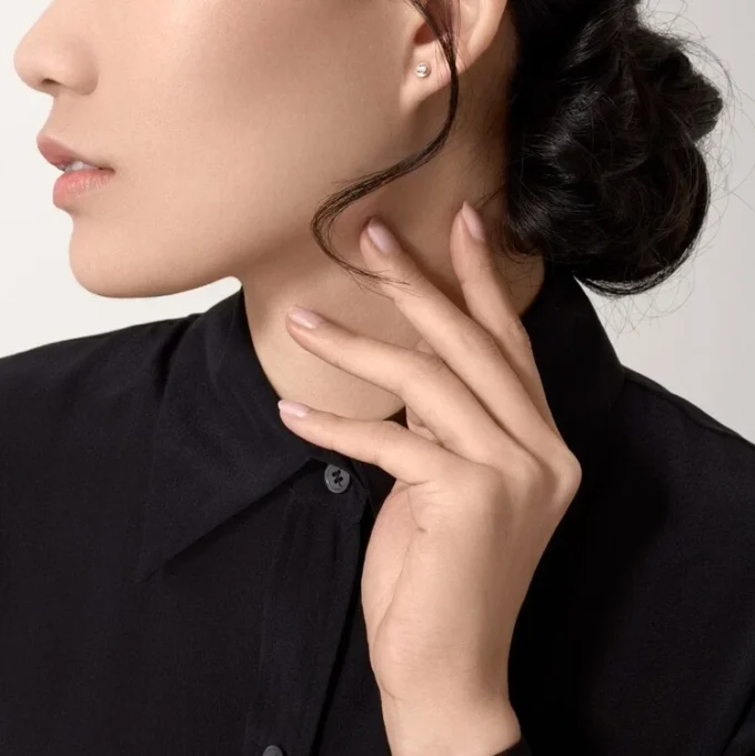 Boucles d&rsquo;oreilles Diamants Légers, mm – Or rose, diamants – Cartier