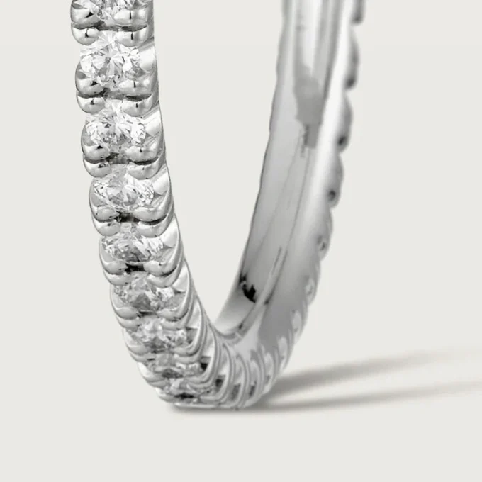 Boucles d&rsquo;oreilles Etincelle De Cartier, modèle moyen – Or blanc, diamants – Cartier