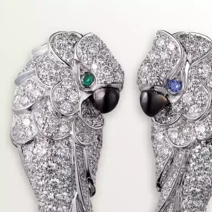 Boucles d&rsquo;oreilles Faune et Flore de Cartier, gouttes d&rsquo;émeraude, pavées