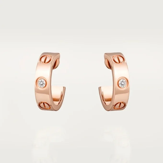 Boucles d&rsquo;oreilles Love – Or rose, diamants – Cartier