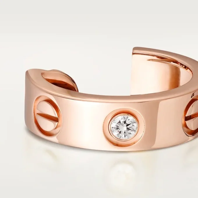 Boucles d&rsquo;oreilles Love – Or rose, diamants – Cartier