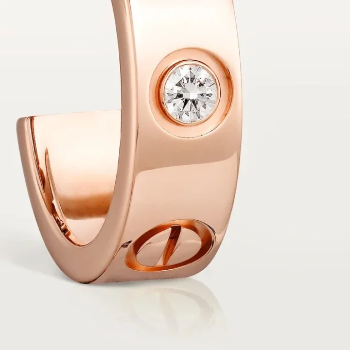 Boucles d&rsquo;oreilles Love – Or rose, diamants – Cartier