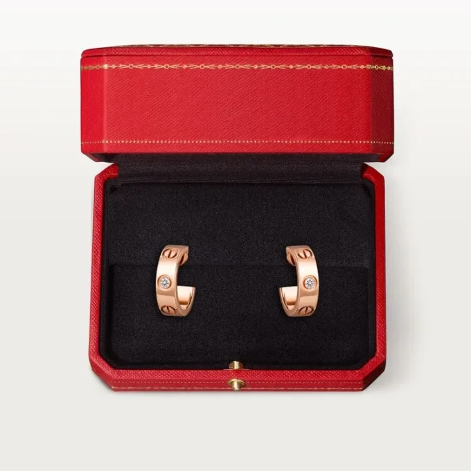 Boucles d&rsquo;oreilles Love – Or rose, diamants – Cartier