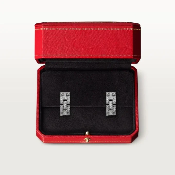 Boucles d&rsquo;oreilles Maillon Panthère, 3 rangées pavées de diamants – Or blanc, diamants – Cartier