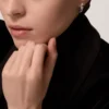 Boucles d&rsquo;oreilles Panthere Diamond Small Hoop, or blanc | Cartier US