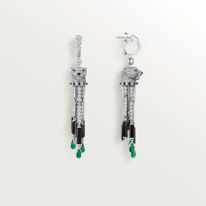 Boucles d&rsquo;oreilles Panthère de Cartier, émeraudes, pavées