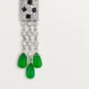 Boucles d&rsquo;oreilles Panthère de Cartier – Or blanc, émeraudes, onyx, diamants – Cartier