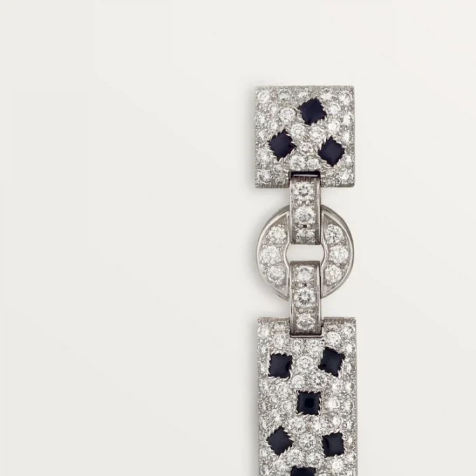 Boucles d&rsquo;oreilles Panthère de Cartier – Or blanc, émeraudes, onyx, diamants – Cartier