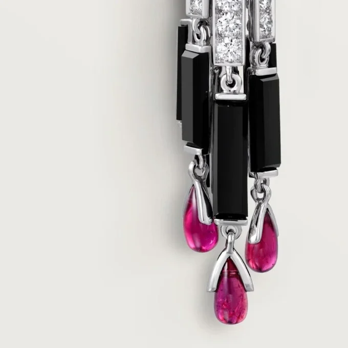 Boucles d&rsquo;oreilles Panthère de Cartier, rubis, grand modèle, pavées