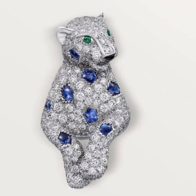 Boucles d&rsquo;oreilles Panthère de Cartier, saphirs, pavées