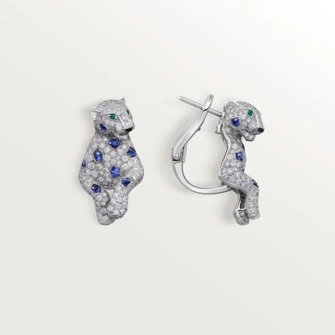 Boucles d&rsquo;oreilles Panthère de Cartier, saphirs, pavées