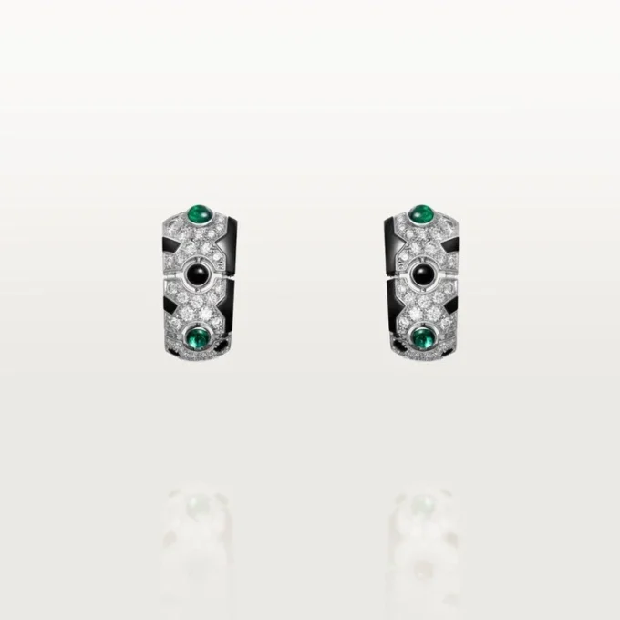 Boucles d&rsquo;oreilles [Sur]Naturel – Or blanc, émeraudes, onyx, diamants – Cartier