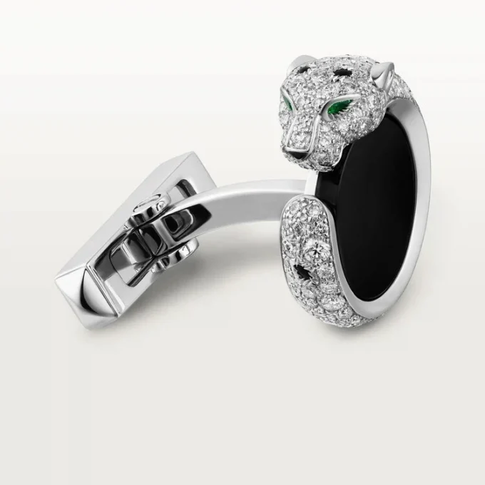 Boutons de manchette Panthere De Cartier – Or blanc rhodié, diamants, émeraudes, onyx – Cartier Boutons de manchette Panthere De Cartier – Or blanc rhodié, diamants, émeraudes, onyx – Cartier