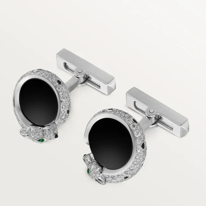 Boutons de manchette Panthere De Cartier – Or blanc rhodié, diamants, émeraudes, onyx – Cartier Boutons de manchette Panthere De Cartier – Or blanc rhodié, diamants, émeraudes, onyx – Cartier
