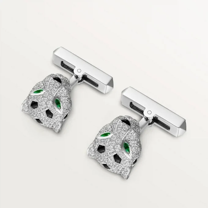 Boutons de manchette Panthere De Cartier – Or blanc rhodié, diamants, émeraudes, onyx – Cartier Boutons de manchette Panthere De Cartier – Or blanc rhodié, diamants, émeraudes, onyx – Cartier