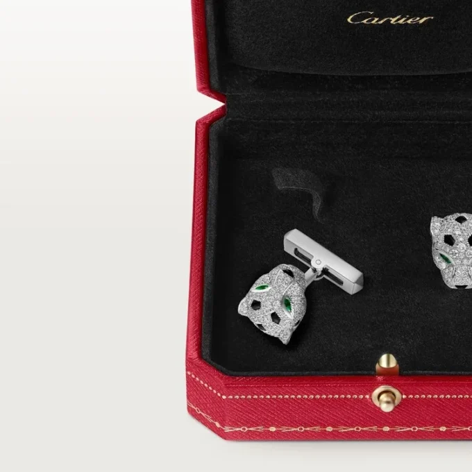 Boutons de manchette Panthere De Cartier – Or blanc rhodié, diamants, émeraudes, onyx – Cartier Boutons de manchette Panthere De Cartier – Or blanc rhodié, diamants, émeraudes, onyx – Cartier