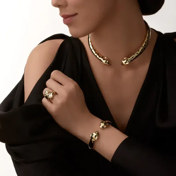 Collier torque Panthère de Cartier, articulé