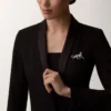 Broche Panthère de Cartier – Or blanc, émeraudes, onyx, diamants – Cartier