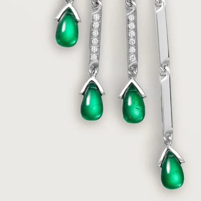 Broche Panthère de Cartier – Or blanc, émeraudes, onyx, diamants – Cartier
