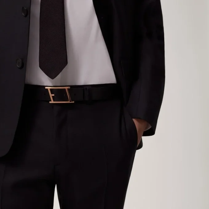 Ceinture Tank Asymétrique de Cartier Ceinture Tank Asymétrique de Cartier