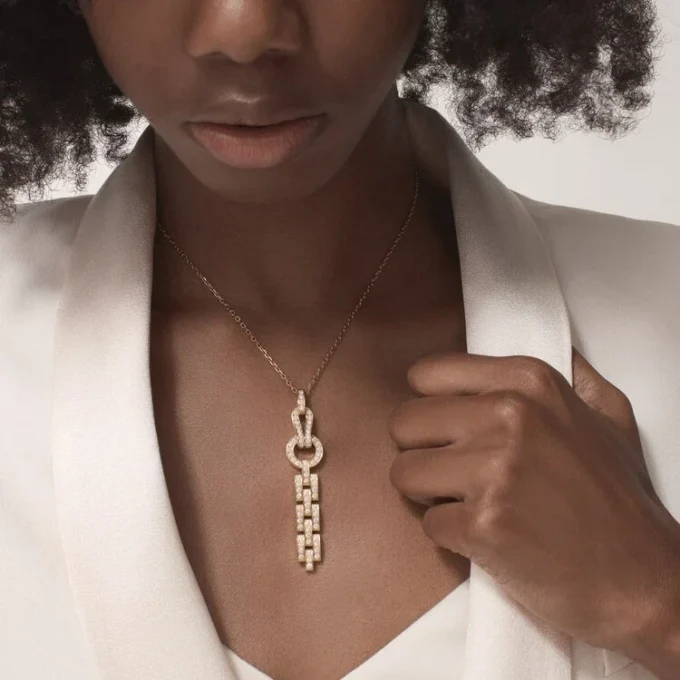 Collier Agrafe – Or rose, diamants – Cartier