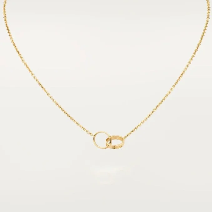 Collier avec pendentif et chaîne Love en or jaune | Cartier US Collier avec pendentif et chaîne Love en or jaune | Cartier US