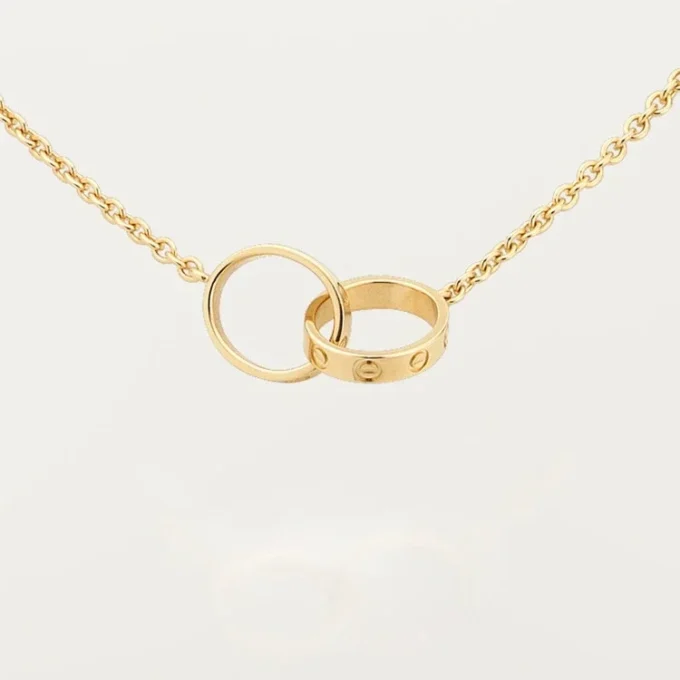 Collier avec pendentif et chaîne Love en or jaune | Cartier US Collier avec pendentif et chaîne Love en or jaune | Cartier US