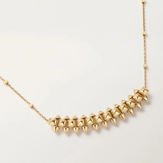 Collier Clash de Cartier, modèle moyen
