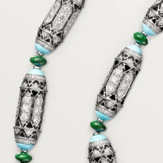 Collier de haute joaillerie – Or blanc, calcédoine, skarn, turquoise, laque noire, diamants – Cartier
