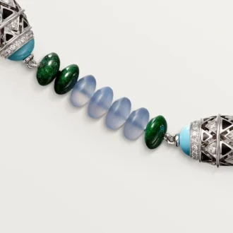 Collier de haute joaillerie – Or blanc, calcédoine, skarn, turquoise, laque noire, diamants – Cartier