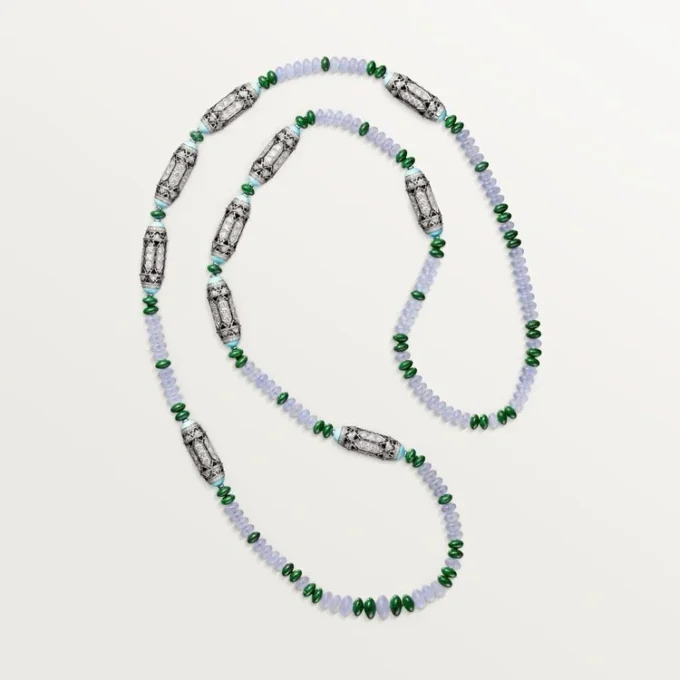 Collier de haute joaillerie – Or blanc, calcédoine, skarn, turquoise, laque noire, diamants – Cartier