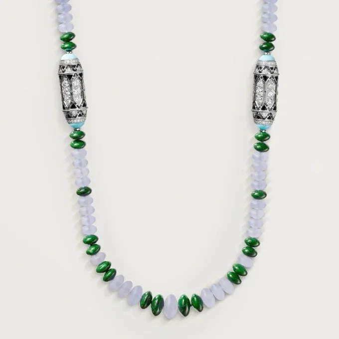 Collier de haute joaillerie – Or blanc, calcédoine, skarn, turquoise, laque noire, diamants – Cartier