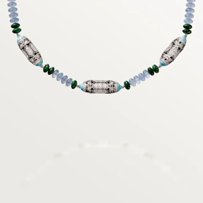Collier de haute joaillerie – Or blanc, calcédoine, skarn, turquoise, laque noire, diamants – Cartier