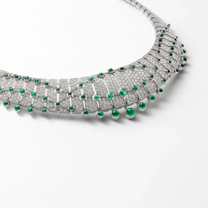 Collier « Le Voyage Recommence », émeraudes, pavé