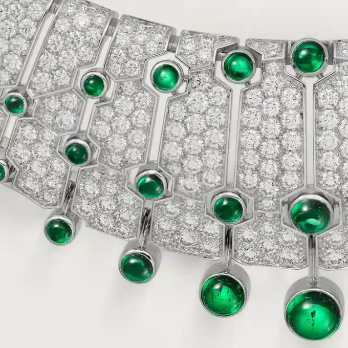 Collier « Le Voyage Recommence », émeraudes, pavé