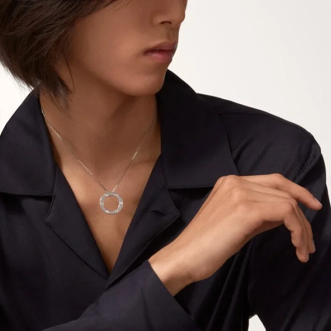 Collier Love, 3 diamants – Or blanc, diamants – Cartier