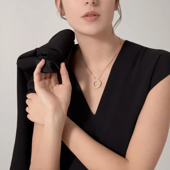 Collier Love, pavé de diamants – Or jaune, diamants – Cartier