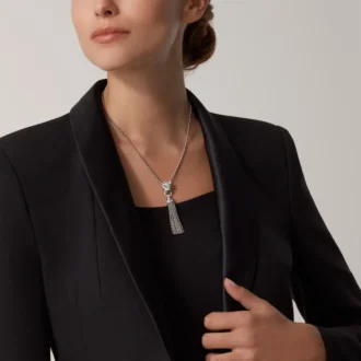 Collier Panthère de Cartier – Or blanc, laque noire, émeraudes, onyx, diamants – Cartier