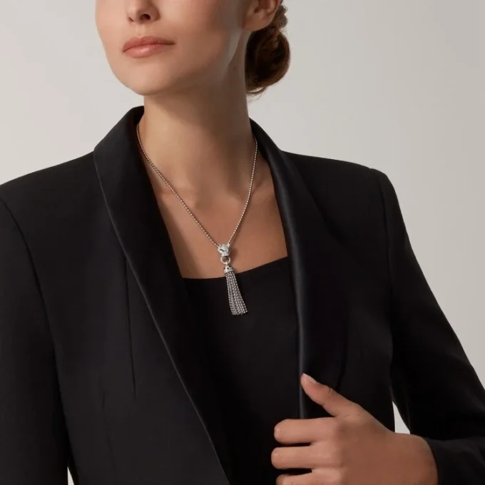 Collier Panthère de Cartier – Or blanc, laque noire, émeraudes, onyx, diamants – Cartier