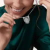 Collier Panthère de Cartier – Or blanc, émeraudes, diamants, onyx – Cartier