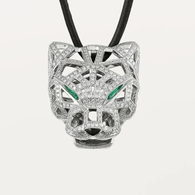 Collier Panthère de Cartier – Or blanc, émeraudes, diamants, onyx – Cartier