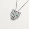 Collier Panthère de Cartier – Or blanc, émeraudes, diamants, onyx – Cartier