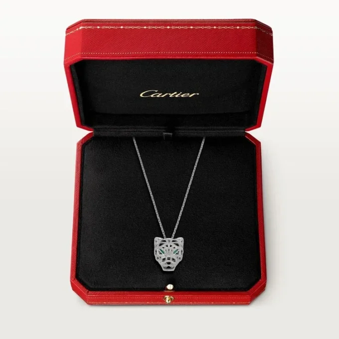 Collier Panthère de Cartier – Or blanc, émeraudes, diamants, onyx – Cartier