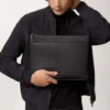 Grande pochette, indispensable Grande pochette, indispensable